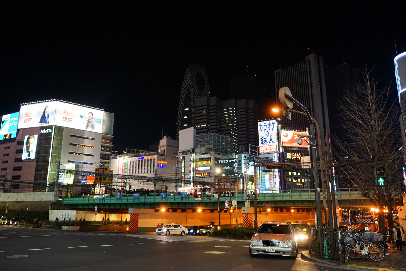 新宿夜景與高樓燈火